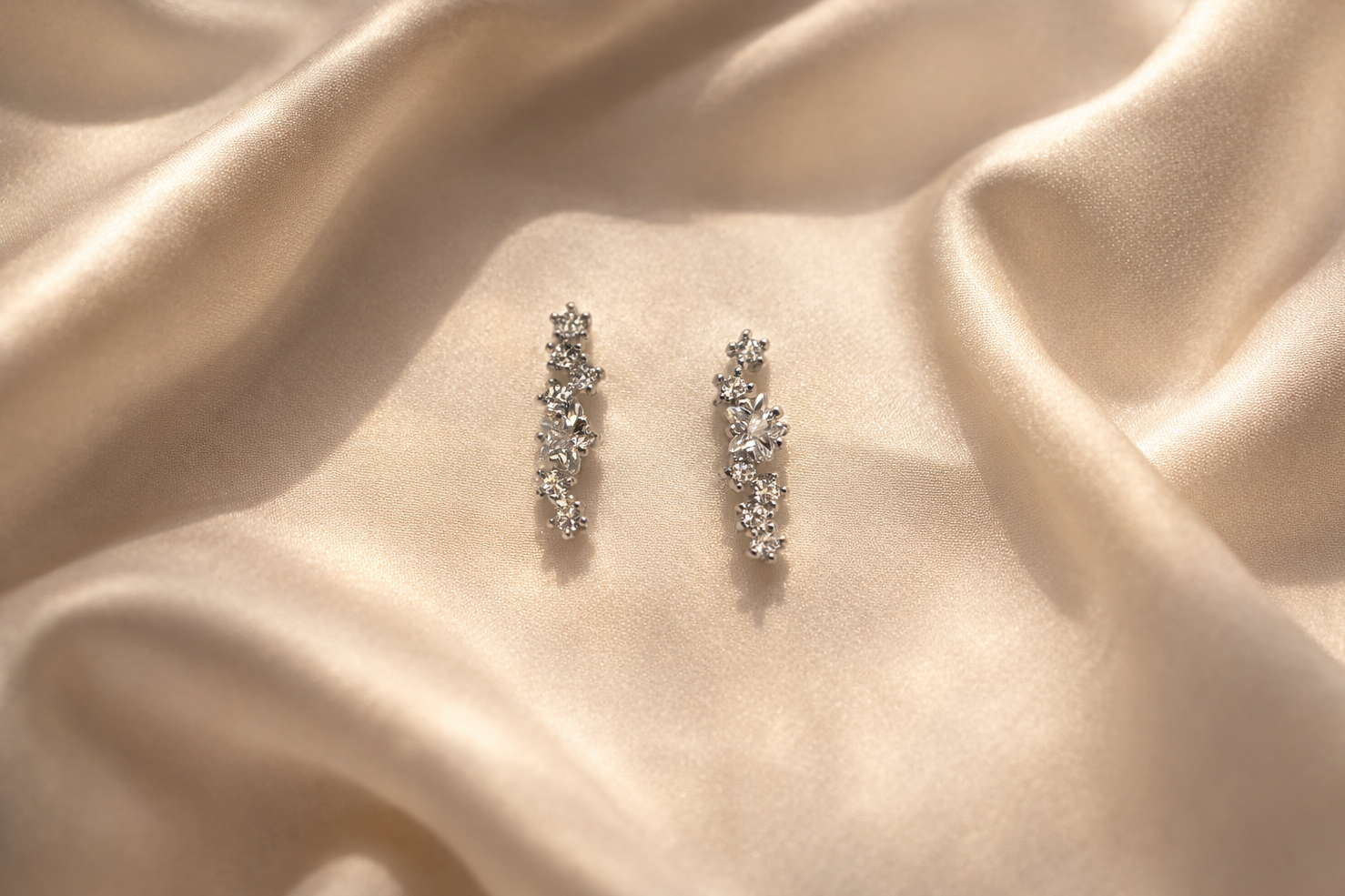 Celestia Curve Earrings