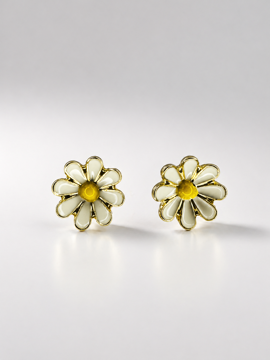 Daisy Bloom Enamel Stud