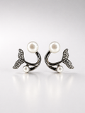 Elara Pearl Curve Stud Earrings