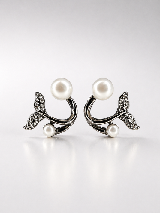 Elara Pearl Curve Stud Earrings